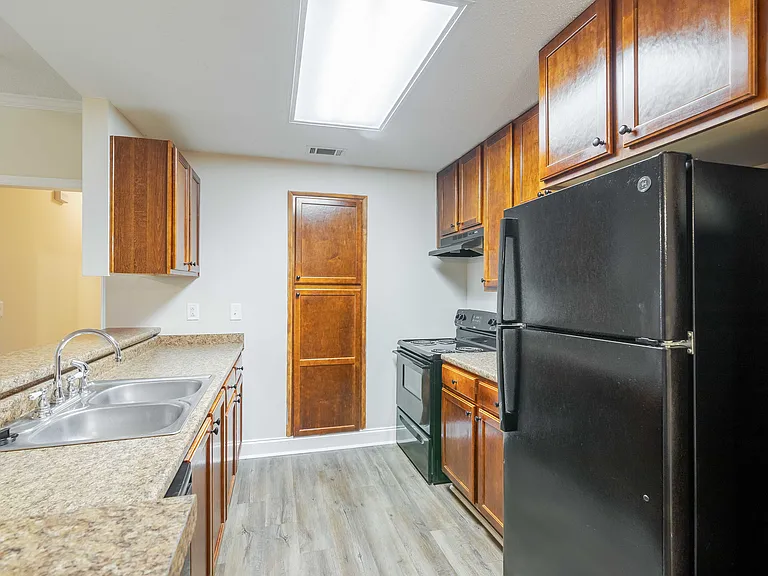 Bedford Parke Apartments — Photo 1