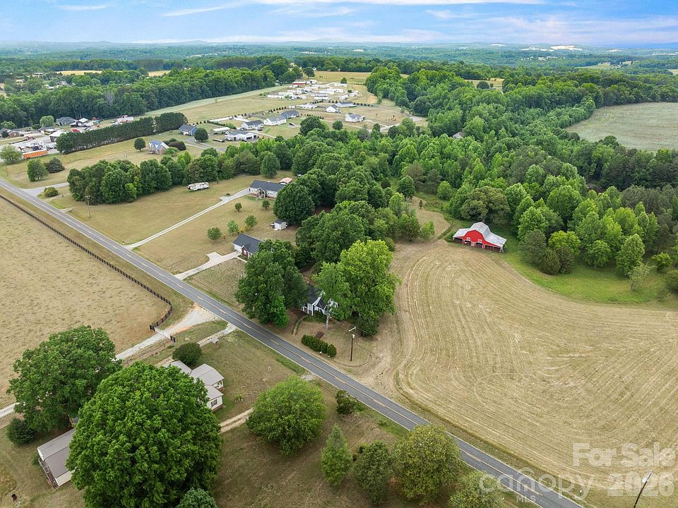 34th image of 681 Tower Rd