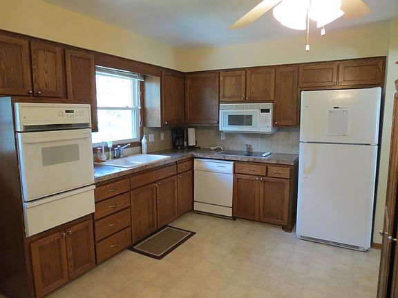 3rd image of 630 S 124th Ave