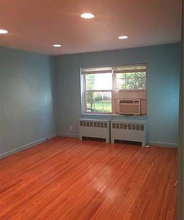 2nd image of 29 Fieldstone Dr APT A