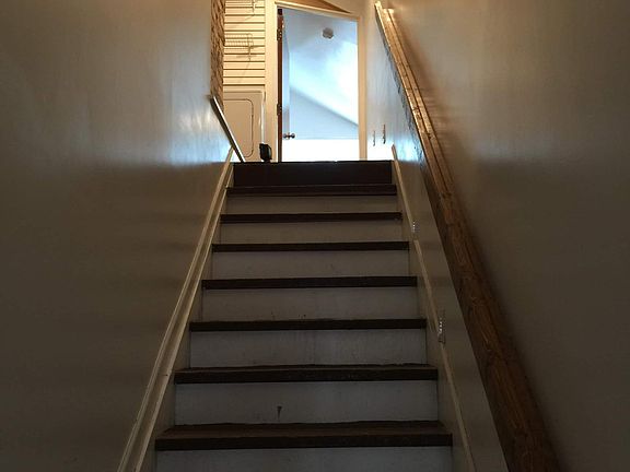 2nd image of 1028 W Hickory St
