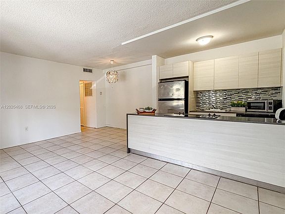 5th image of 2430 NE 135th St APT 101