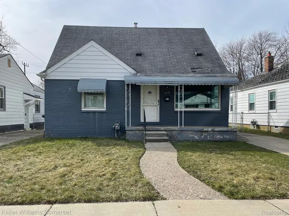 6239 Warwick St, Detroit, MI 48228