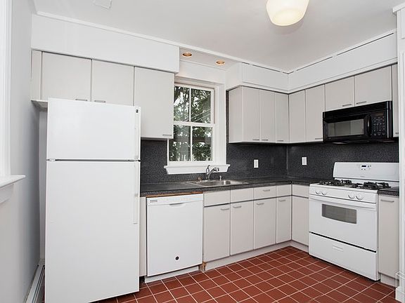 5th image of 8 Magnolia Ave #2