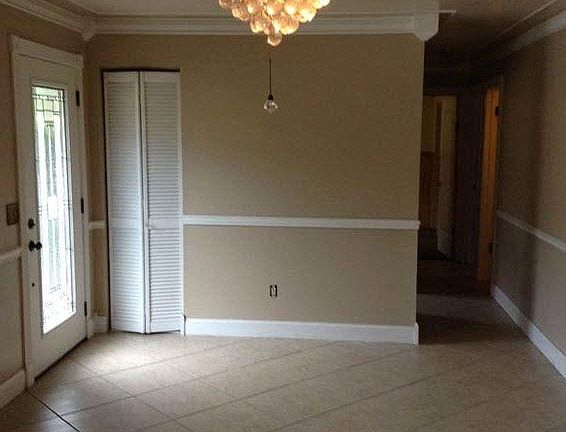 5th image of 512 W Gardenia Dr