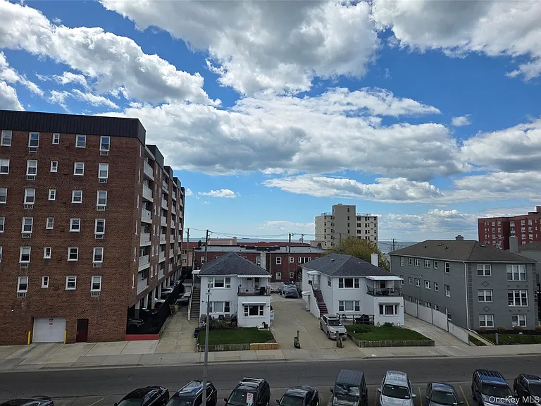 269 E Broadway #24 — Photo 13