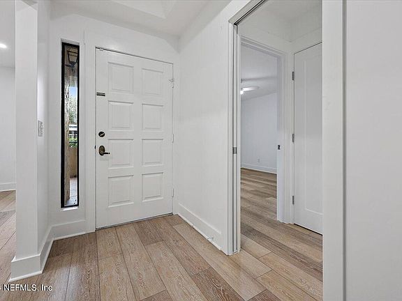 4th image of 3820 LAVISTA Circle #106