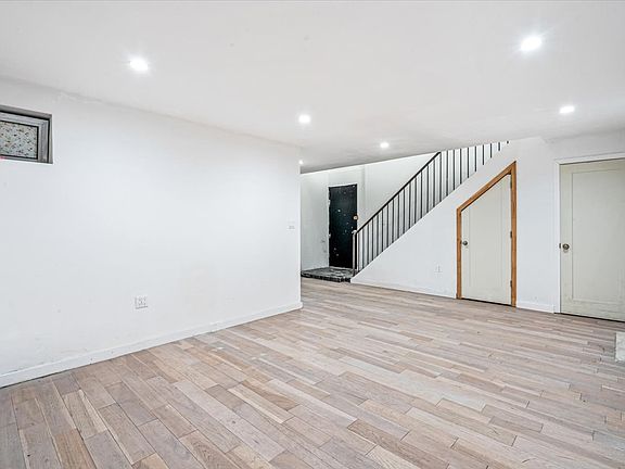 4th image of 214 Richardson St APT 1