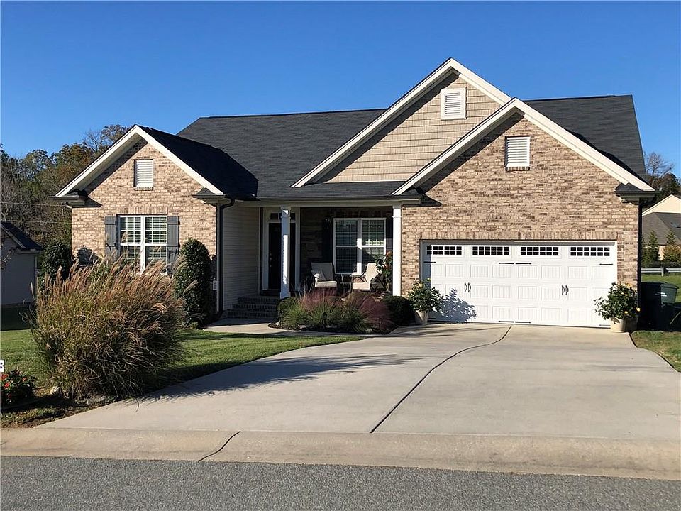 1st image of 816 Carraway Dr