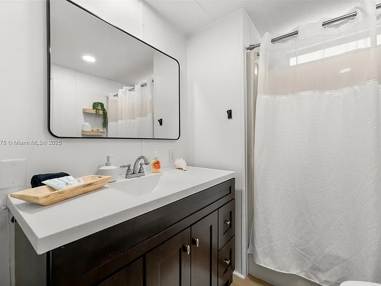 648 Palm Ave E #0 — Photo 22