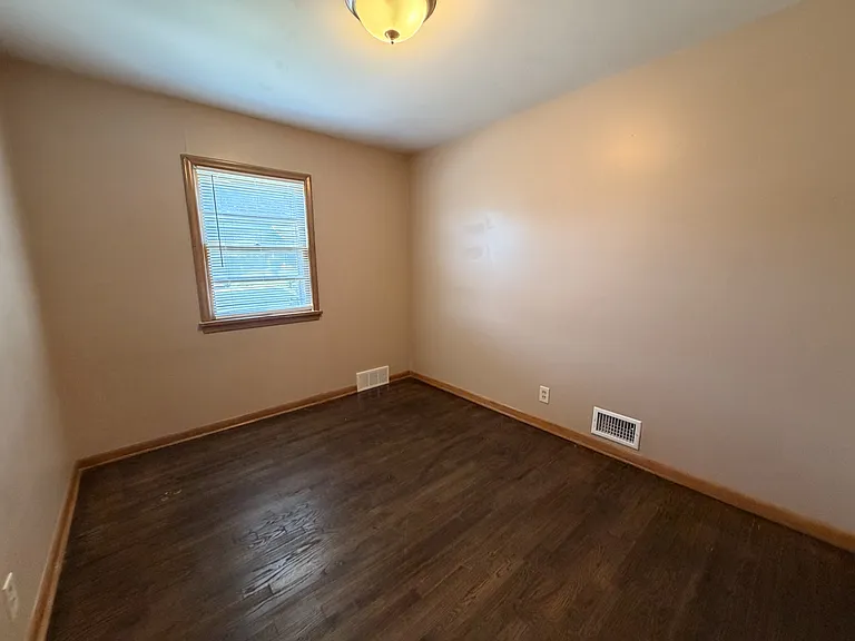 4010 Newport Ave — Photo 7