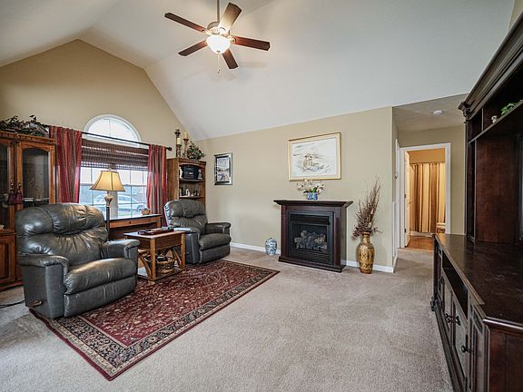 4th image of 42 Auburn Hills Dr