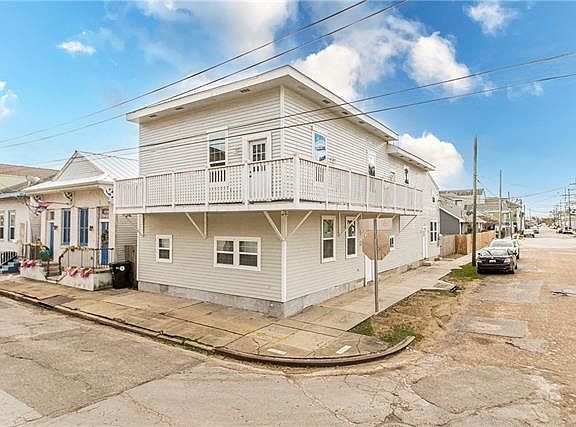 2nd image of 2300 Loyola Ave