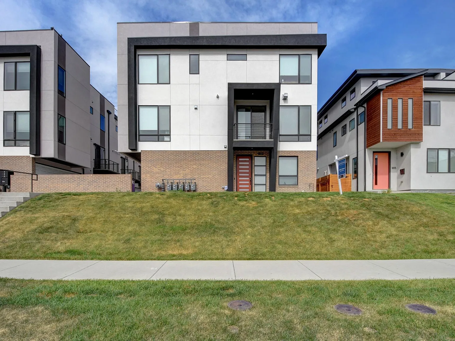 1805 Grove St — Photo 2