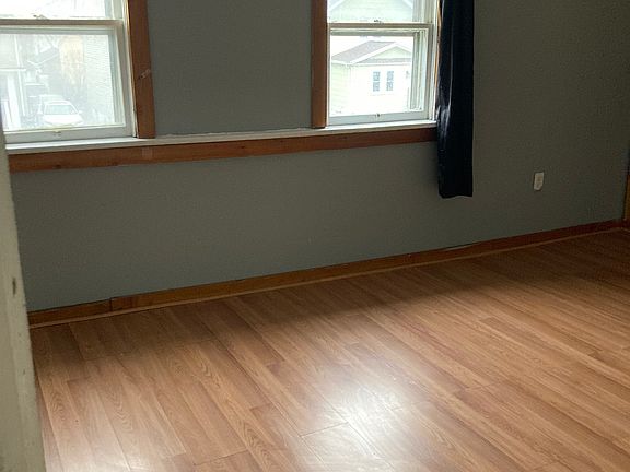 5th image of 94 Elm St