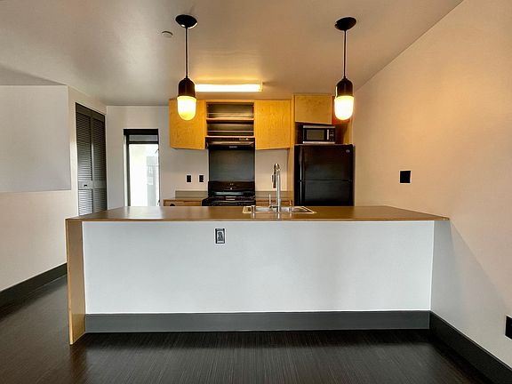 4th image of 2521 E St #305