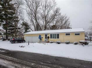 197 Stonefield Rd, Syracuse, NY 13205