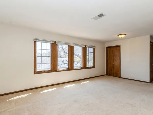 147 20th Avenue SW, 147 20th Ave SW APT 6, Cedar Rapids, IA 52404