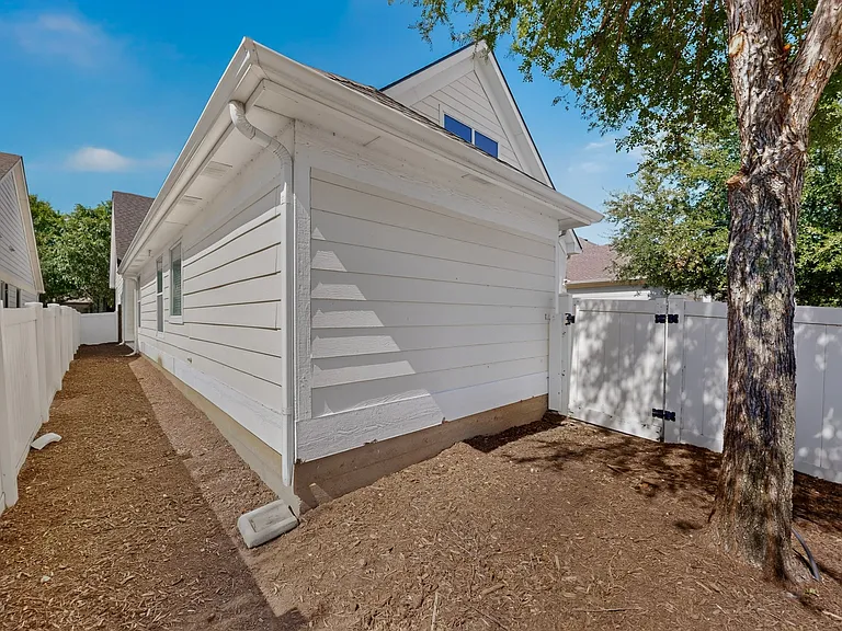1024 Charleston Ln — Photo 28