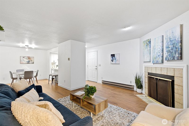 3rd image of 4106 Factoria Boulevard SE #205