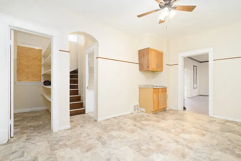 4 bed, $2,100 — Photo 4