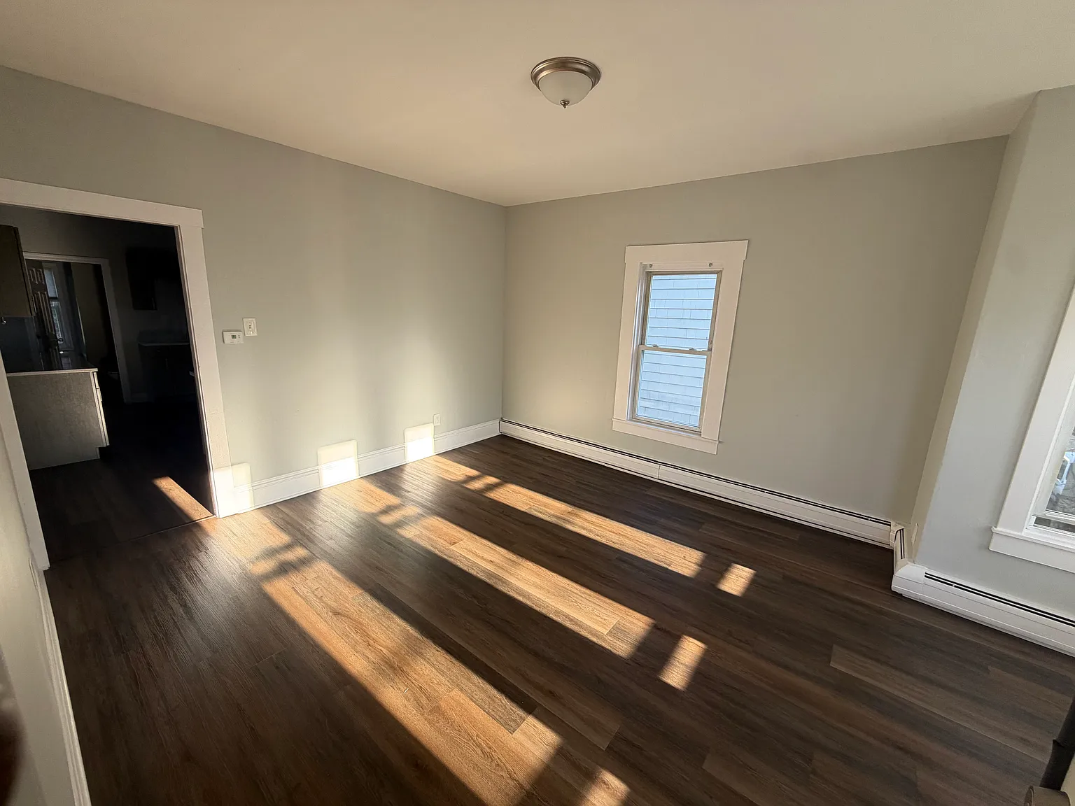 3 bed, 3384 sqft, $1,850 — Photo 2