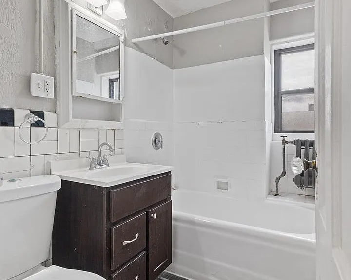 Piccadilly Apartments — Photo 20