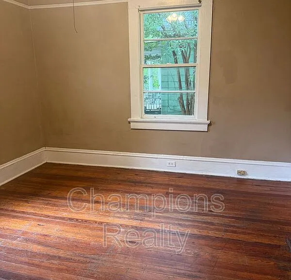1604 Dudley Ave — Photo 3