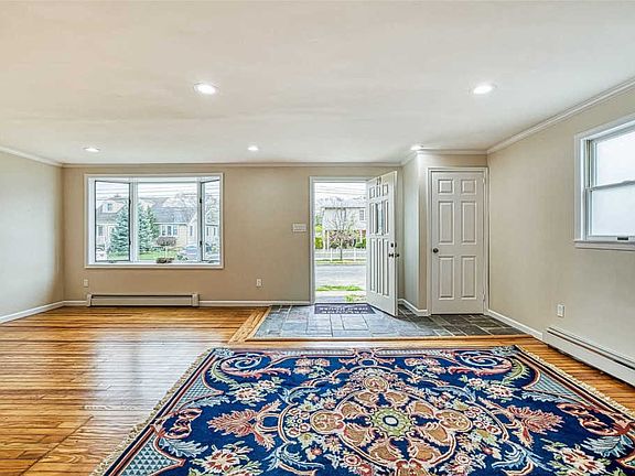 4th image of 29 Pine St #29
