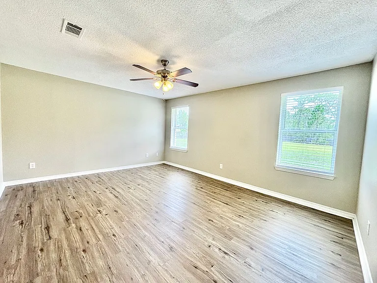 5087 Cassia Dr — Photo 6