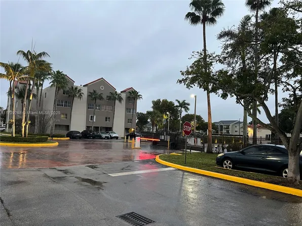 6195 NW 186th St APT 306, Hialeah, FL 33015