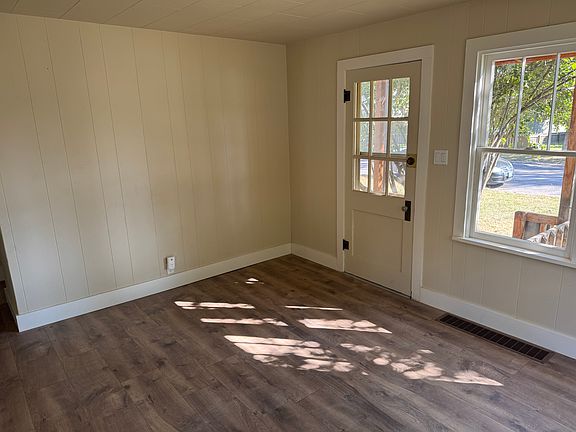 2nd image of 746 7th Ave E