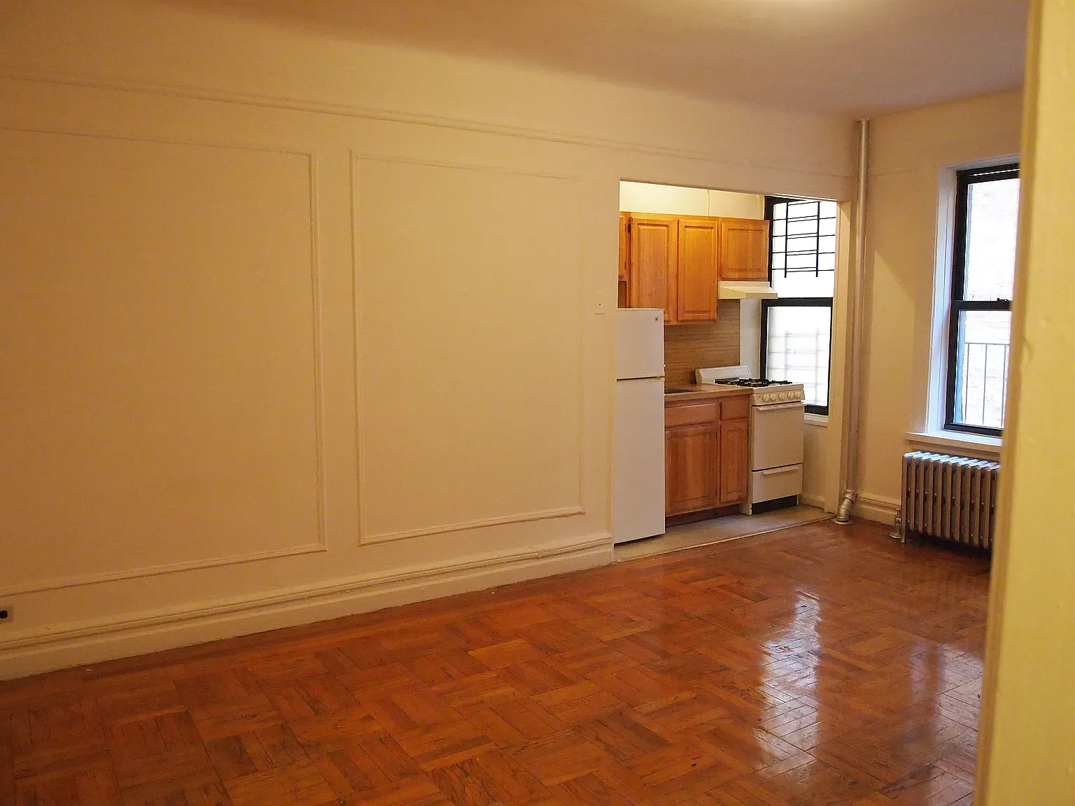 2438 Morris Avenue — Photo 2