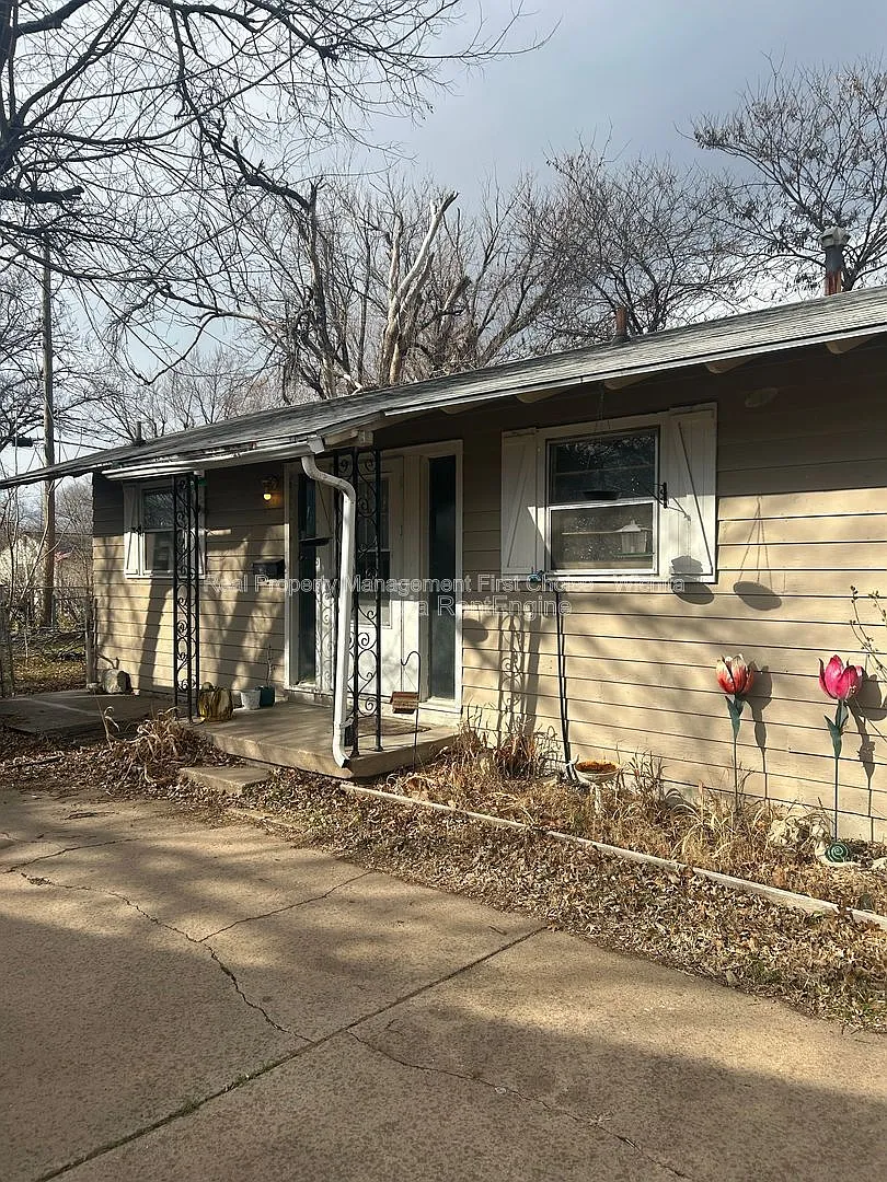 2 bed, 1.0 bath, 880 sqft, $1,100 — Photo 1