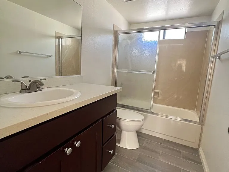2200 Larch St — Photo 13