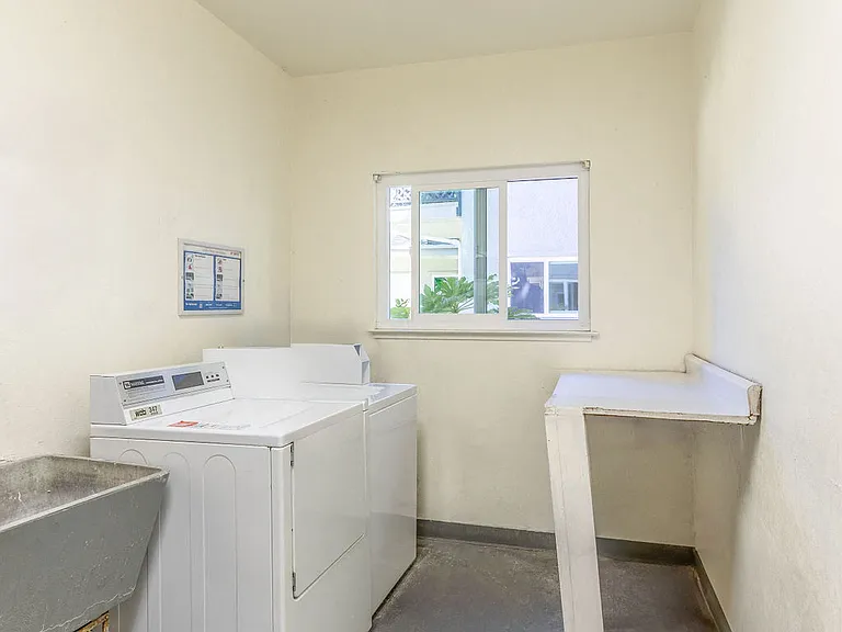 1235 Leigh Apartments — Photo 6