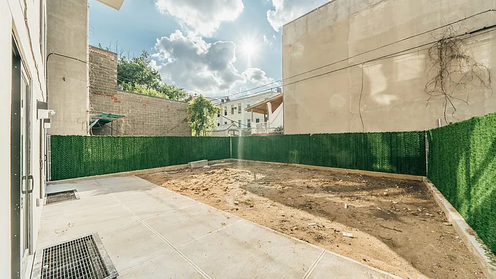 Rented by Nooklyn NYC LLC | media 13
