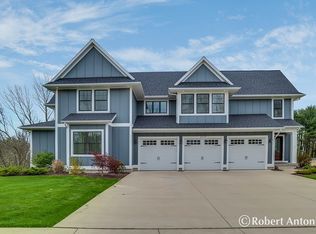 3949 Lake Birch St NE, Grand Rapids, MI 49525