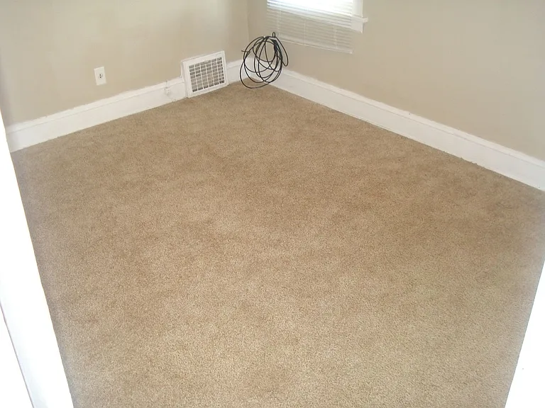 400-402 Burr — Photo 22