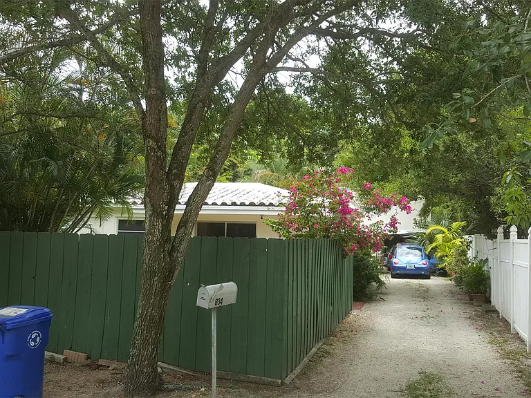 834 SW 11th St #C — Photo 14