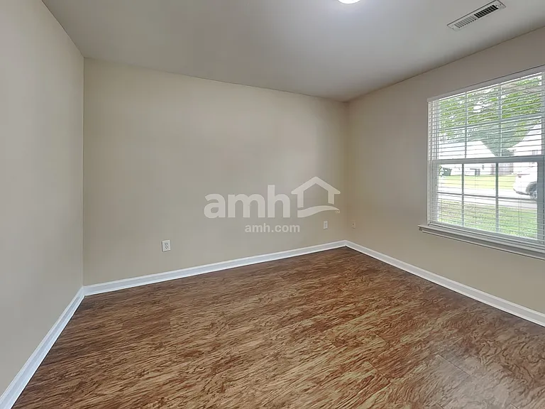 414 Woodford Way — Photo 15