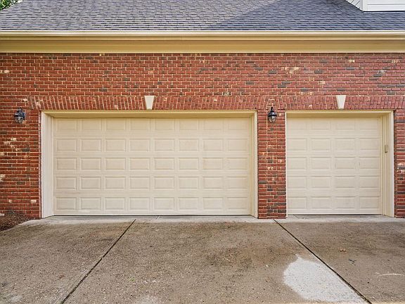 3rd image of 801 Preston Village Way