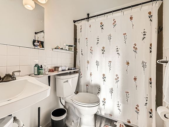 5th image of 808 13th Ave SE APT 2