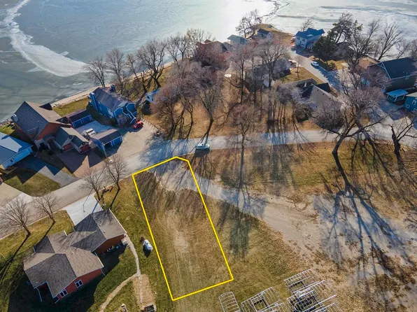 422 Lakewood Dr, Lake View, IA 51450