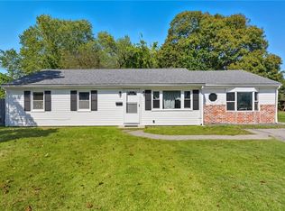 9 Dunbar Ct, Warwick, RI 02886