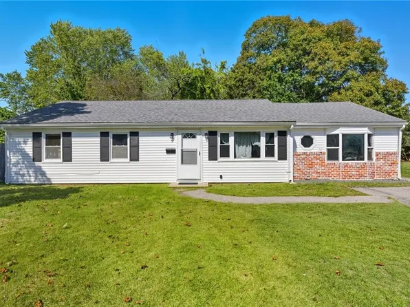 9 Dunbar Ct, Warwick, RI 02886