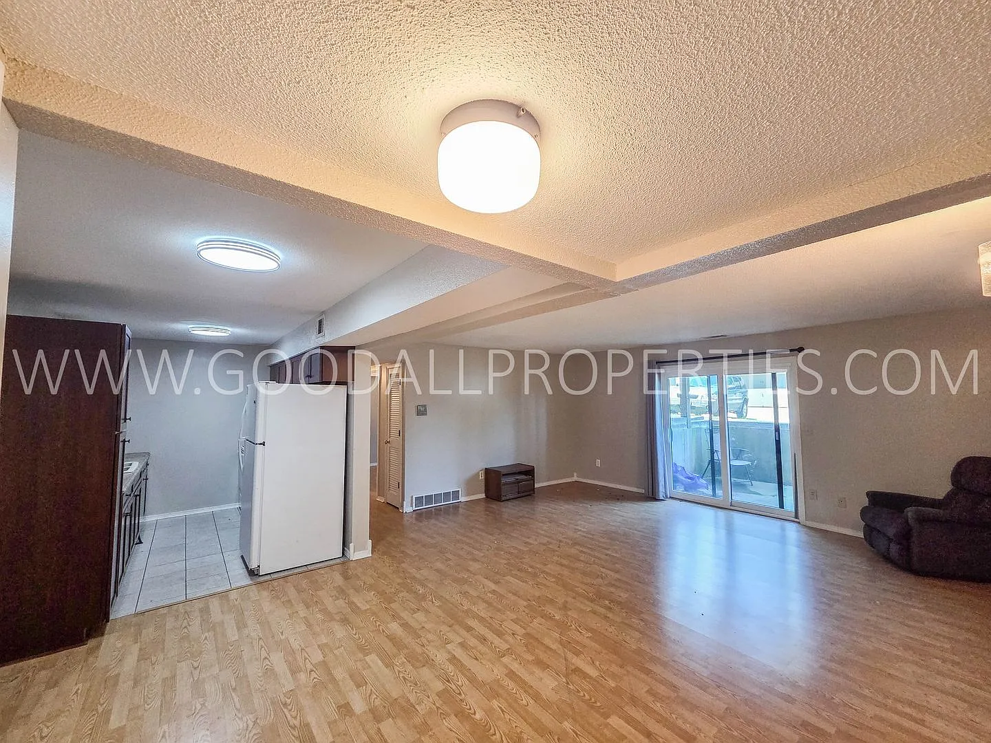 $875 Summer Special! 2-Bedroom, 2-Bath Clive Condo with Pool & Private Patio — Photo 2