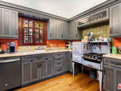 6610 Padre Ter, Los Angeles, CA, 90068