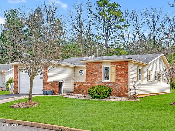 3rd image of 16 Dickinson Road