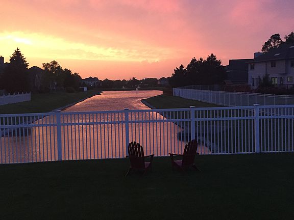 Sunset views on the pond